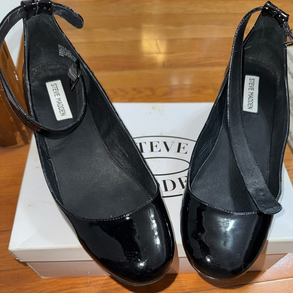 Steve Madden Black Patent Flats